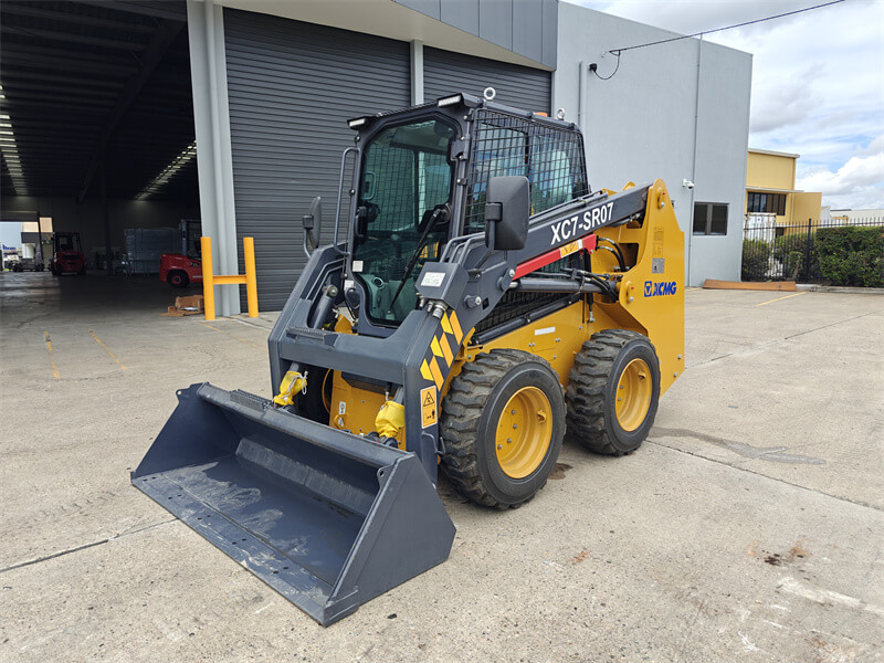 CCT 750KG Skid-Steer Loader product Image
